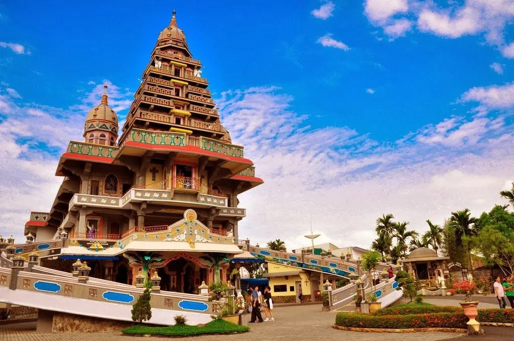 Gereja Berbentuk Kuil Di Medan