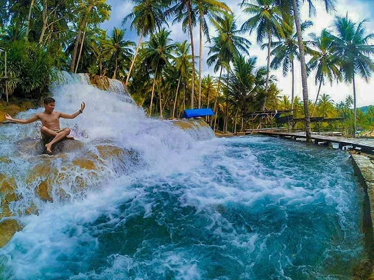 Air Jernih dengan hamparan kebun kelapa di Tapanuli Selatan