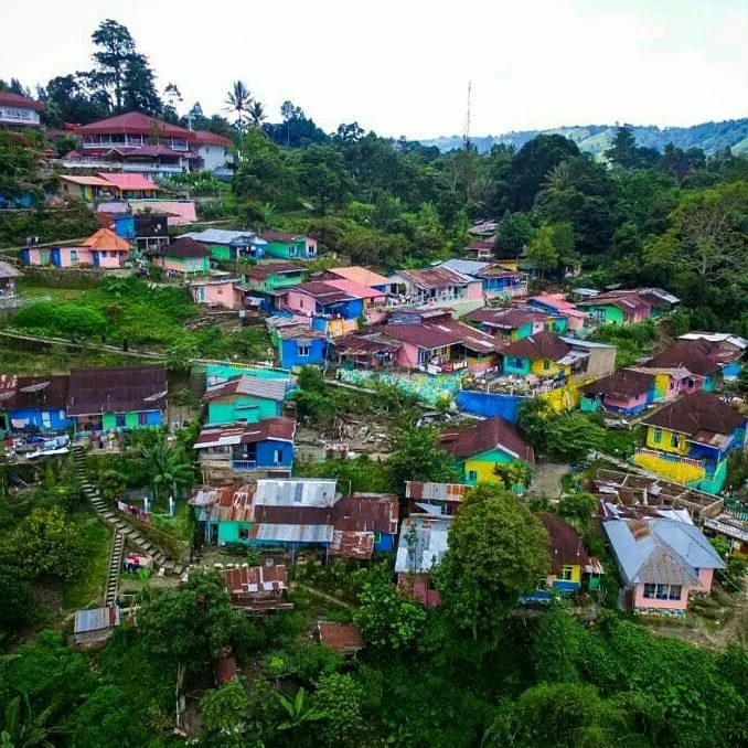 Kampung Warna Warni Tigarihit Parapat