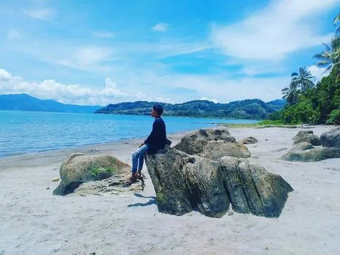 Pantai Sibolazi Samosir