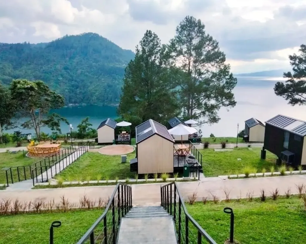 Sensasi Menginap di Bobocabin Danau Toba